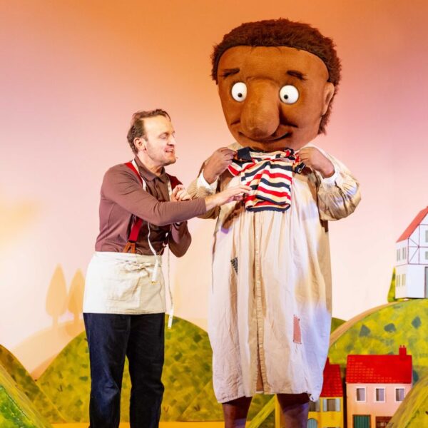 Preview: The Smartest Giant in Town, Theatre Royal Winchester